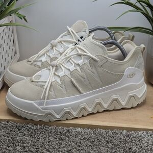 New UGG Cap Trail Low Women's Size 9 Walking Fall Winter Warm Comfy Shoes